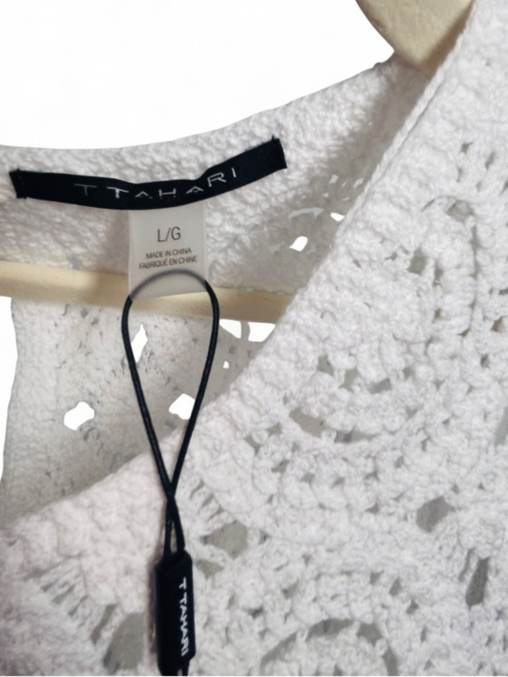 Tahari white crochet sleeveless blouse, intricate circular medallion patterns, L - Picture 8 of 8